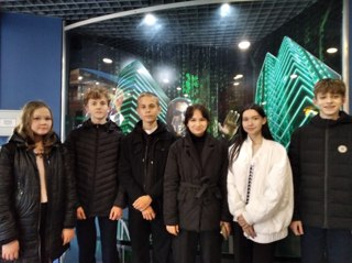 Сегодня, 4 октября, обучающиеся 9 "А" класса  в рамках реализации проекта "Пушкинская карта", посетили кинотеатр "Волжский".