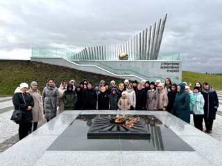 Учителя и учащиеся МБОУ "Чичканская ООШ" побывали на мемориальном комплексе в честь подвига тружеников тыла и строителей оборонительных рубежей