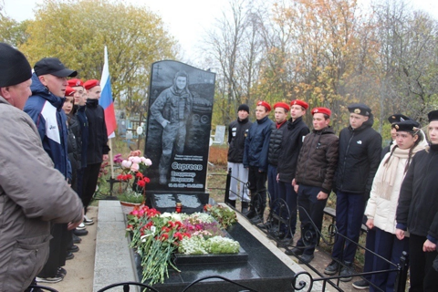 Память о   выпускнике-герое всегда будет жить в наших сердцах