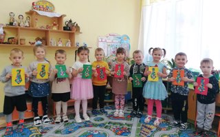 Воспитанники детского сада готовятся к празднованию Дня отца в России