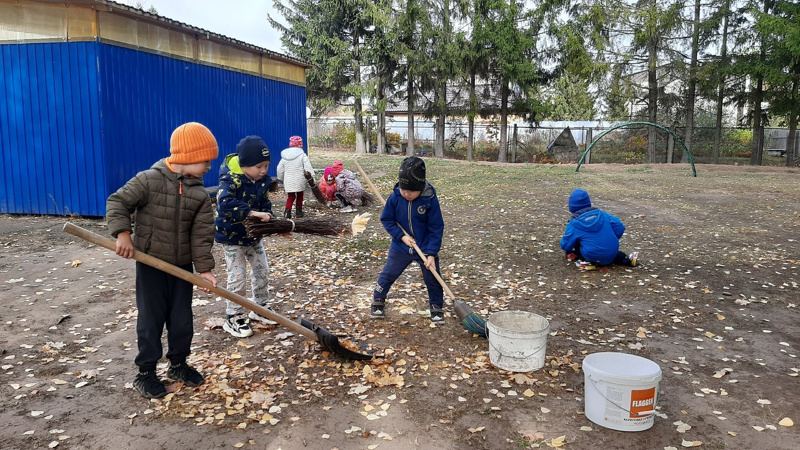 Субботник в детском саду.