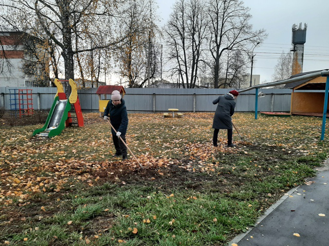 Грабли и перчатки нарасхват