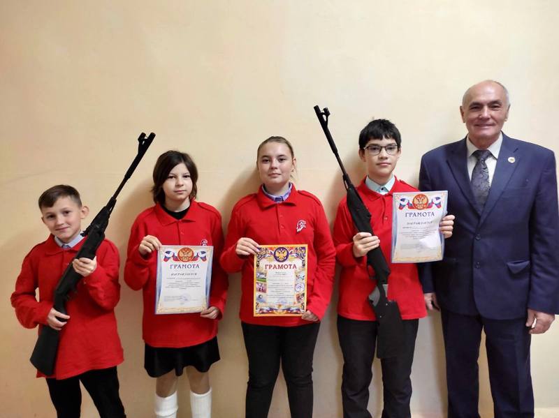 Поздравляем команду гимназии, занявшую 2 место в городских лично-командных соревнованиях по стрельбе из пневматической винтовки,