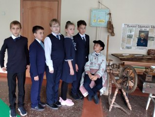 Вчера в 4 "З" классе работал "Музей одного дня - Купец Прокопий Ефремов".