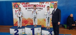На Чемпионате и первенстве по всестилевому каратэ Мария Михайлова и Ксения Антонова , обучающиеся 3 "А" класса, заняли призовые места.