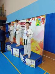 Ученик 4 Д класса Дмитриев Артем занял третье место на чемпионате и в первенстве по всестилевому каратэ города Новочебоксарск.