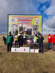 Кадеев Василий , ученик 2  "Б" класса  занял первое  место во  всероссийских соревнованиях
