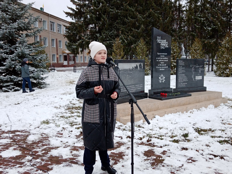 В г. Ядрин состоялся митинг памяти строителей Сурского и Казанского оборонительных рубежей,