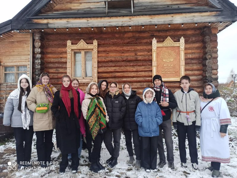 Ребята 11 класса побывали на  экскурсии в этнокомплексе «Ясна» в рамках однодневного тура по Чувашской Республике.