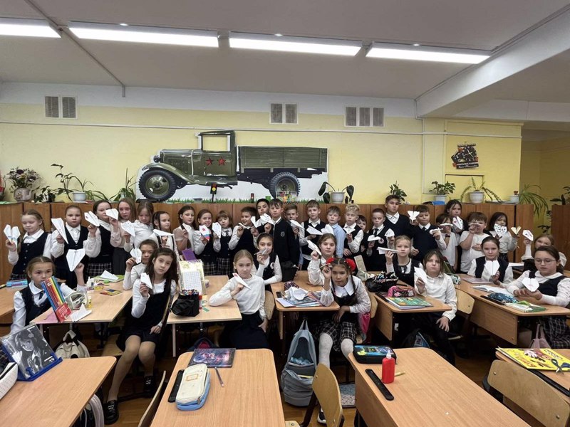 В рамках декады памяти в школе прошёл Урок мужества, посвящённый трудовому подвигу строителей Сурского и Казанского оборонительных рубежей.