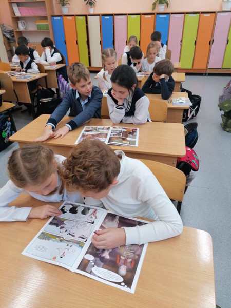 Накануне Дня памяти строителей Сурского и Казанского оборонительных рубежей в 3 -  4 классах школы №7 прошли классные часы.