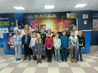 Дети пришкольного лагеря «Орлята России»посетили кинотеатр "Космос"