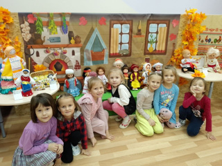 Выставка "Народные куклы России"