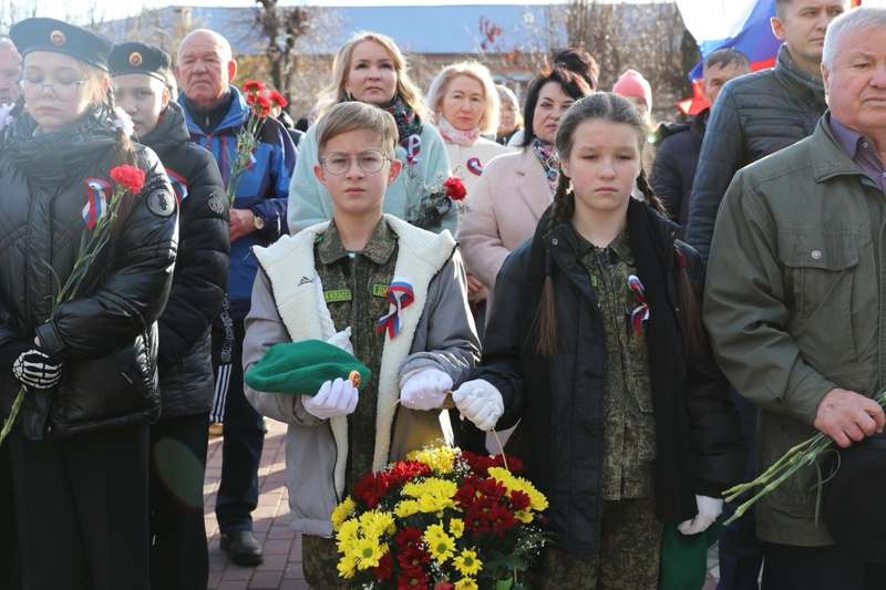 Сегодня накануне Дня народного единства в п. Кугеси состоялось долгожданное торжественное открытие Сквера памяти и славы