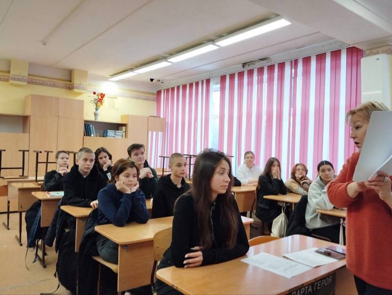 9 «А» класс на консультации по русскому языку.