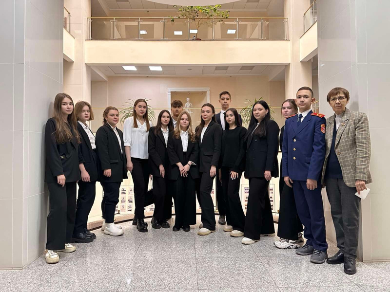 Учащиеся 10 социально-экономического класса побывали на экскурсии в Верховном Суде Чувашской Республики в рамках проекта "Билет в будущее"