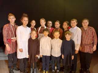 Участники школьного театрального кружка МБОУ «Новомуратская СОШ» успешно выступили на республиканском фестивале школьных театров «АСАМ»