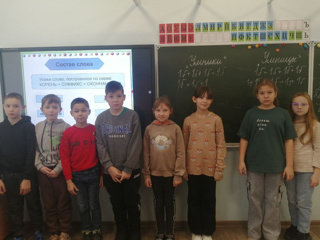 Четвероклассники работают над треком "Орленок - Эрудит" в рамках реализации  проекта "Орлята России"