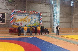 В День народного единства 158 борцов приняли участие в турнире по спортивной борьбе памяти Анатолия Слукина