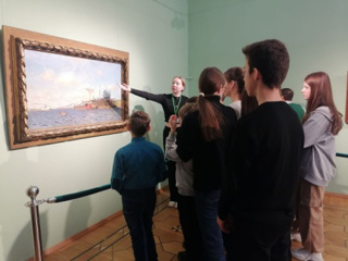 Программа «Пушкинская карта»:  учащиеся школ на выставке картин Государственной Третьяковской галереи «Три шедевра Левитана»