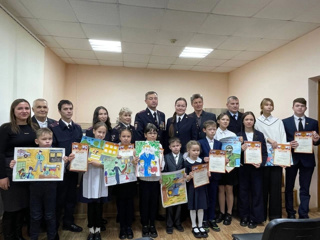 Максим Спиридонов и Ольга Теплова победители конкурса, посвященного Дню сотрудника органов внутренних дел.