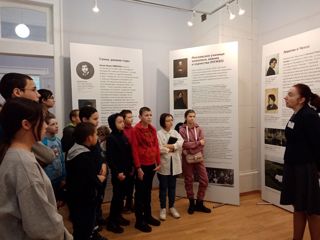 Учащиеся посетили выставку «Три шедевра Левитана».