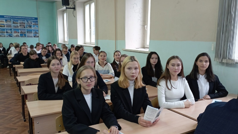 Учащиеся школы - гости строительного факультета ЧГУ им. И.Н.Ульянова