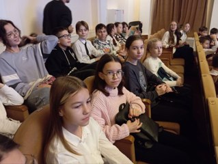 Обучающиеся 6 "А" класса побывали в Кукольном театре, где состоялся Республиканский фестиваль театров "Асам"