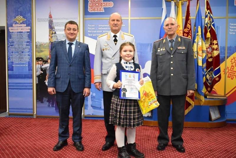 В МВД по Чувашской Республике чествовали победителей конкурса детских рисунков «Мои родители работают в полиции»