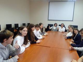 Сегодня обучающиеся 7 «В» класса в рамках проекта по профориентации посетили Чебоксарский кооперативный техникум Чувашпотребсоюза и примерили на себя профессию "Бухгалтер".