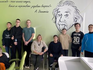 Ребята 8А класса вместе с родителями и классным руководителем посетили Центр развития детей «Дом научной коллаборации» имени С. А. Абрукова