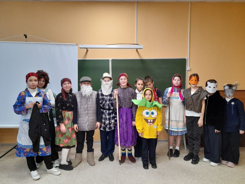 Обучающиеся 5-7 классов подготовили инсценировки из чувашских сказок, спектаклей и пьес