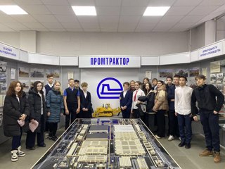 Учащиеся 8Б класса в рамках профориентационной работы побывали в ОАО "Промтрактор" в г. Чебоксары
