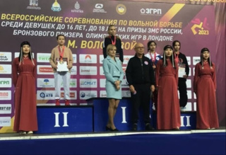 Поздравляем ученицу 7 класса Александрову Марию со 2 местом на всероссийском соревновании по вольной борьбе