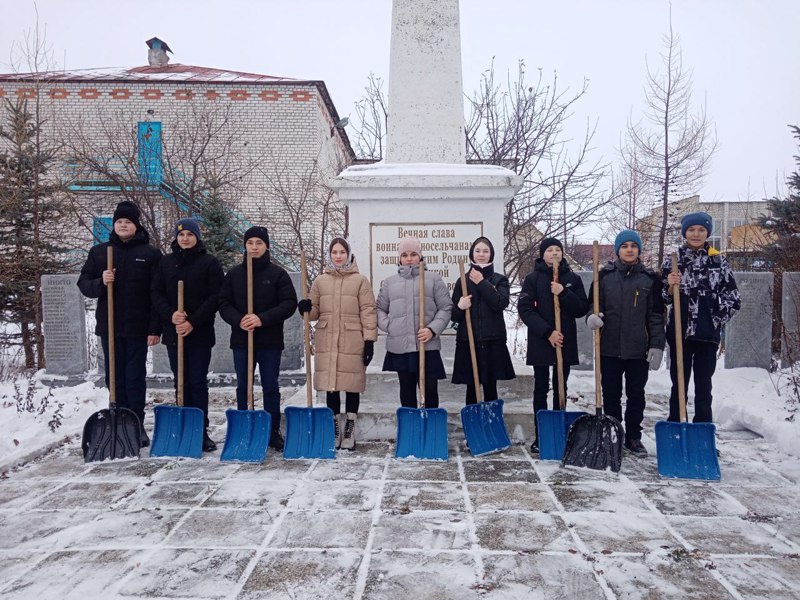 Акция "Чистый памятник"