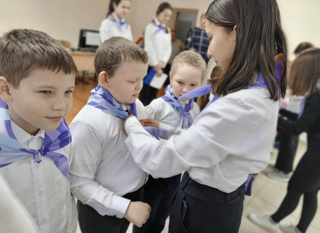 Торжественная церемония посвящения учащихся начальных классов в «Орлята России».