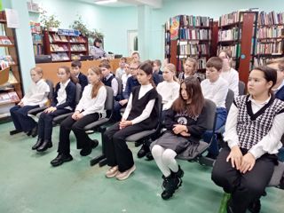 Учащиеся 4 "В" класса 27 ноября посетили библиотеку им. К. И. Чуковского.