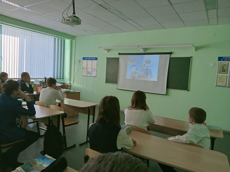 Классный час       "С законом в дружбе жить - счастливым в жизни быть"  в 7В классе