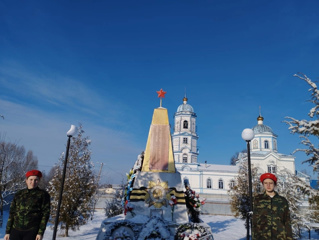 Сегодня особый день, посвящённый памяти и уважению к героям, погибшим во время Великой Отечественной войны, чьи имена остались неизвестными.