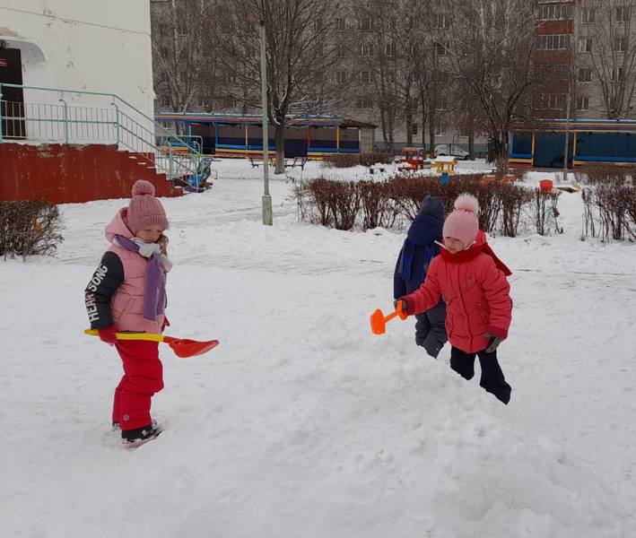 Построим  горку во дворе …