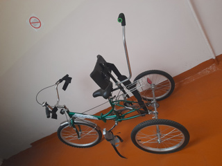 Трехколесный велосипед для проведения уроков по  адаптивной физкультуре