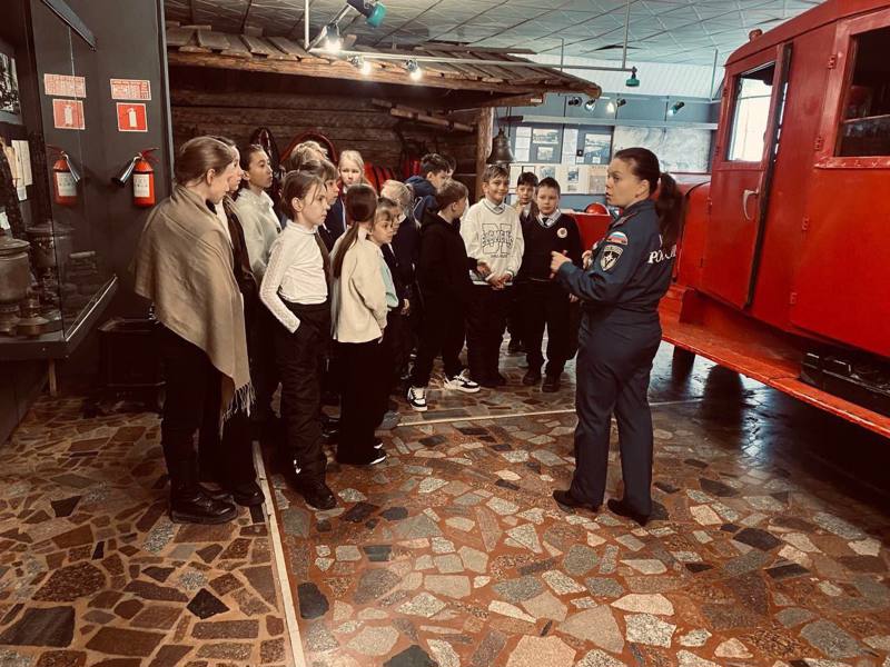 1 декабря 4 "З" класс МБОУ СОШ 2 посетили Музей пожарной охраны.
