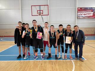 Команда юношей МАОУ СОШ №3 г.Ядрина заняла 1 место в Чемпионате Школьной баскетбольной лиги «КЭС-БАСКЕТ»