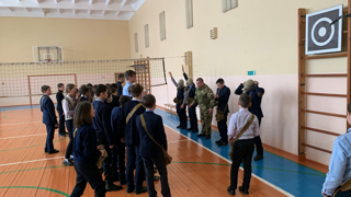 В школе продолжаются мероприятия по Месячнику оборонно-массовой, спортивной и патриотической работы.