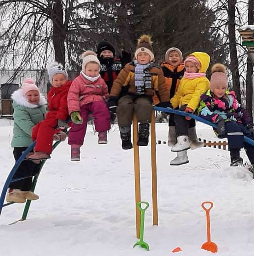 Зимняя прогулка в дошкольной группе " Пчелка"