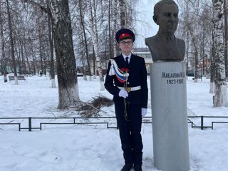 Кадеты возложили цветы к Монументу Славы и памятным бюстам Героев Советского Союза  