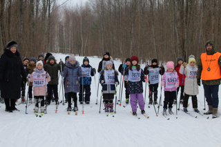 В МБОУ «СОШ №2» г.Ядрина состоялось соревнование по лыжным гонкам среди 1-4 классов
