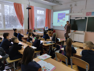Новая учебная неделя в МБОУ «СОШ №2» г.Ядрина началась с внеурочного занятия " Разговоры  о  важном "