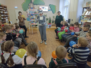 Воспитанники подготовительной группы посетили детско-юношескую библиотеку