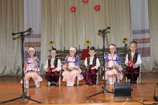 Детский фольклорный фестиваль-конкурс «Ача-пӑча сасси» («Голос детворы»).